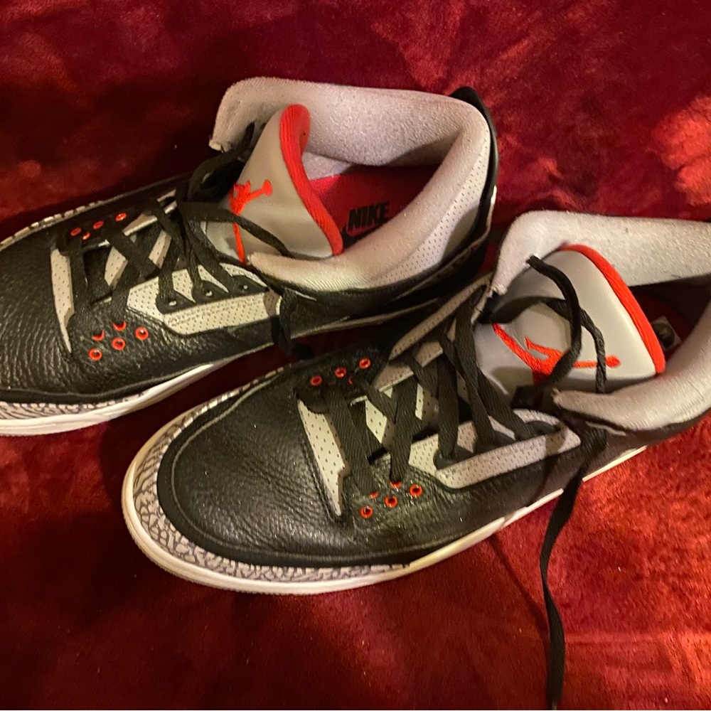 Jordan Black and Gray Sneakers with Signature Design - Picture 2 of 9